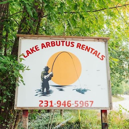Arbutus Lake 3 Bedroom Cottage Traverse City Buitenkant foto