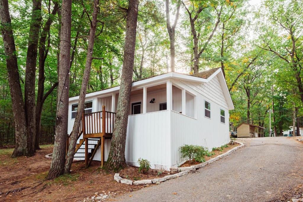 Arbutus Lake 3 Bedroom Cottage Traverse City Buitenkant foto