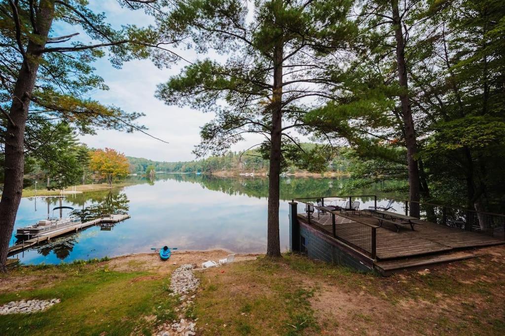 Arbutus Lake 3 Bedroom Cottage Traverse City Buitenkant foto