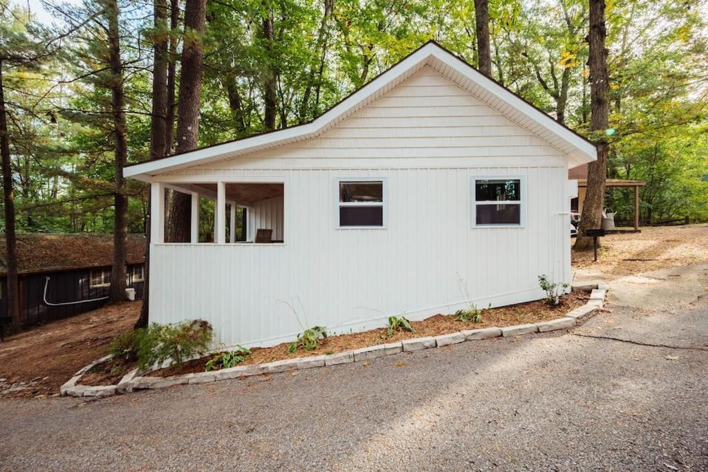 Arbutus Lake 3 Bedroom Cottage Traverse City Buitenkant foto