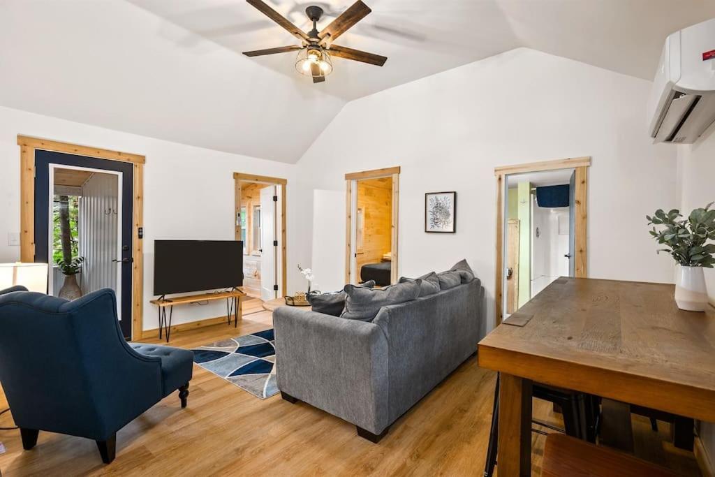 Arbutus Lake 3 Bedroom Cottage Traverse City Buitenkant foto