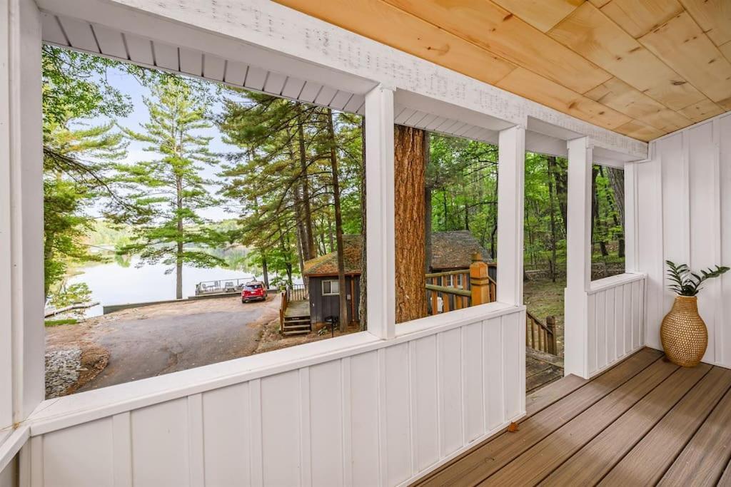 Arbutus Lake 3 Bedroom Cottage Traverse City Buitenkant foto