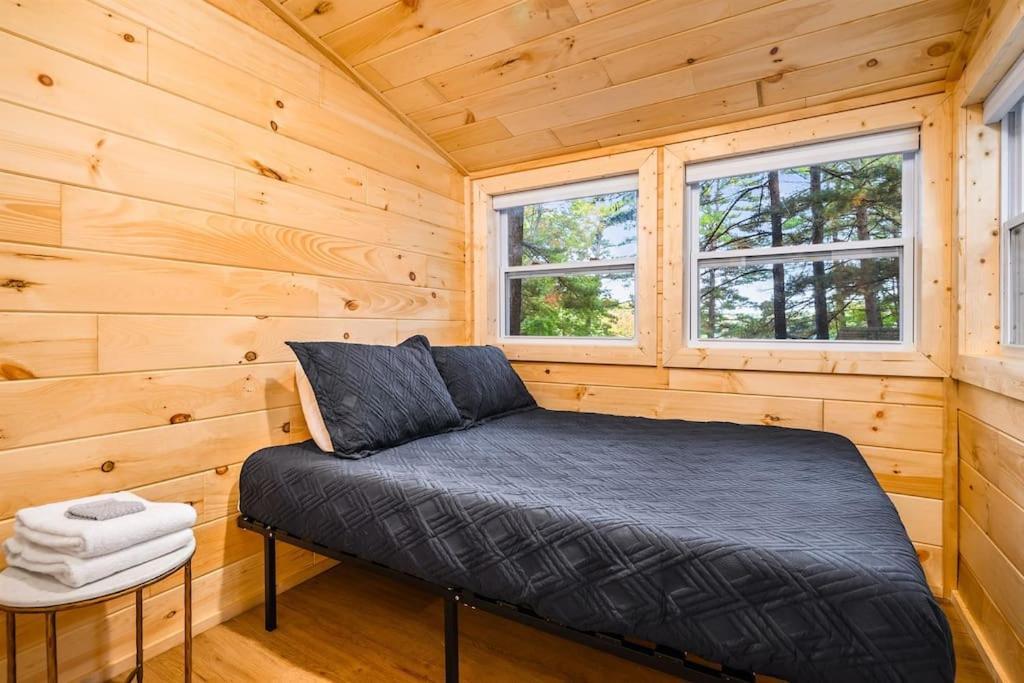 Arbutus Lake 3 Bedroom Cottage Traverse City Buitenkant foto