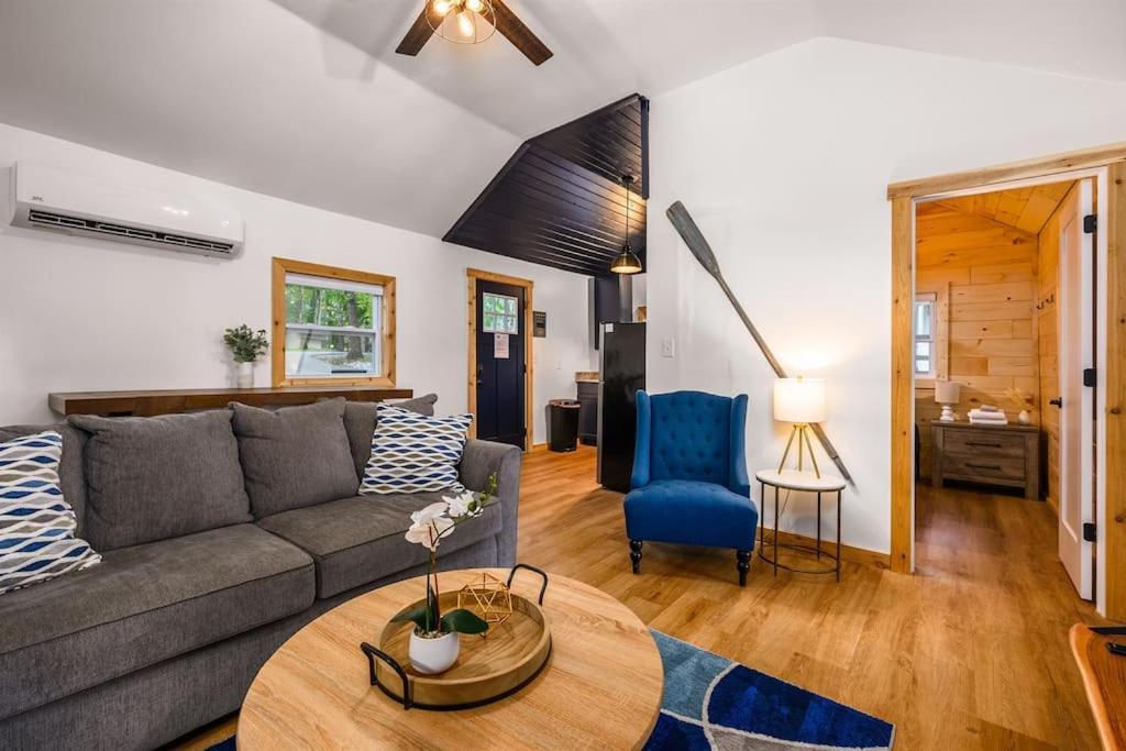 Arbutus Lake 3 Bedroom Cottage Traverse City Buitenkant foto