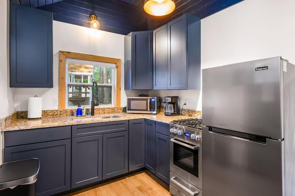 Arbutus Lake 3 Bedroom Cottage Traverse City Buitenkant foto